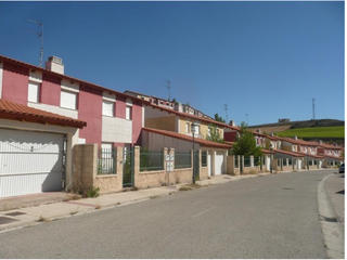 Casa adossada a Cardeñadijo