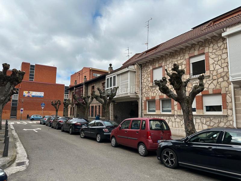 Foto 7c96e6b0-452a-4e6a-9e8c-4d9a483e673f. Maison jumelée avec parking dans Los Vadillos - R. Sanitaria - Pozanos Burgos