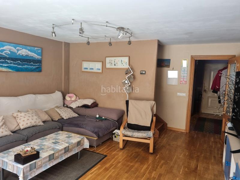 Foto 217f218f-d682-47c8-b413-e9c4a6448939. Casa adossada amb xemeneia calefacció aparcament a Burgos