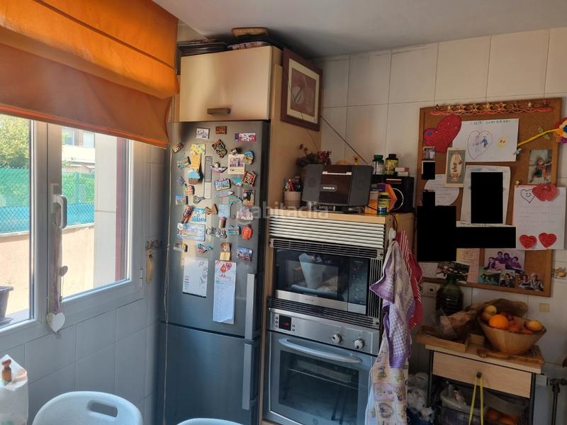 Foto 7ab8f149-7a09-4953-8c12-461564765400. Semi detached house with fireplace heating parking in Burgos