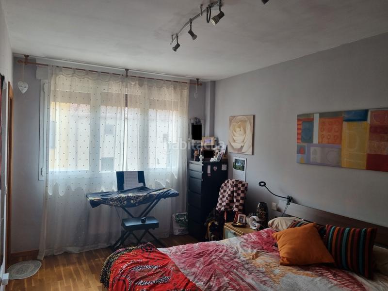 Foto 87c50b93-4e50-4f28-92f2-93c841f20776. Semi detached house with fireplace heating parking in Burgos