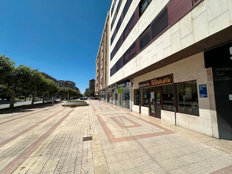 Foto 5160c256-d741-4e2f-bab2-a1fbceb46494. Local commercial dans calle vitoria 37-39 dans Villa Pilar Burgos