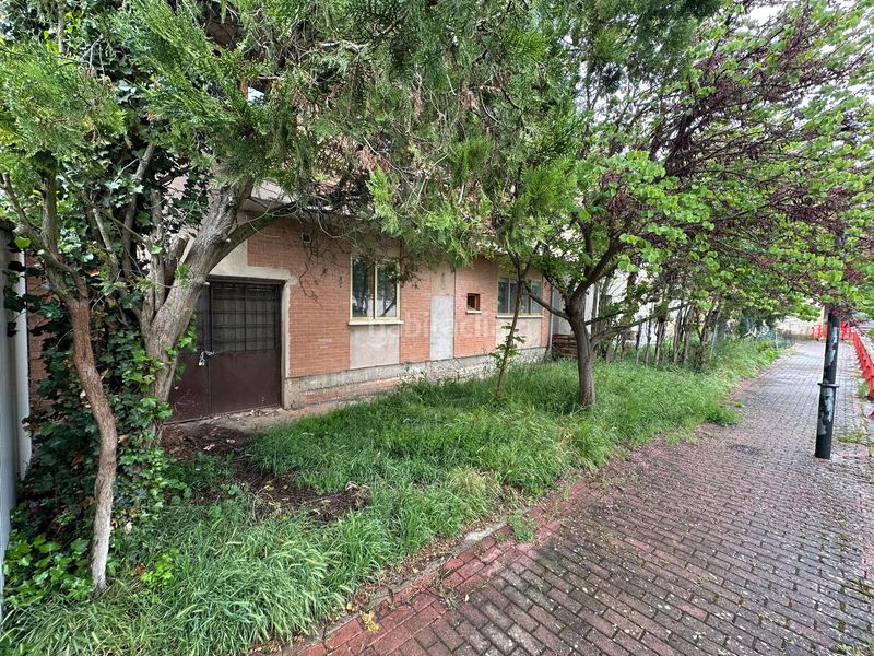 Foto 3ca2804d-fe79-45b3-b39a-a698969c8efd. Casa amb xemeneia calefacció aparcament a Villafría - La Ventilla - Castañares Burgos