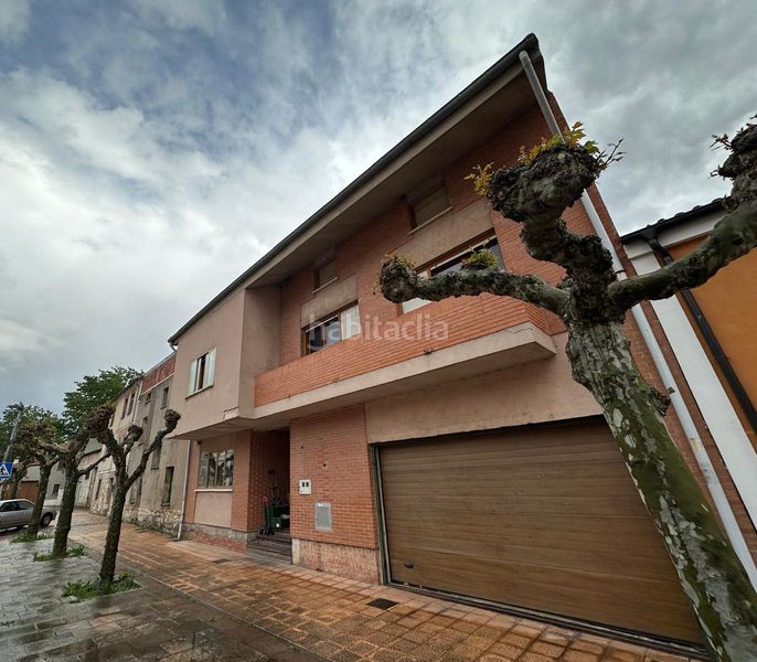 Foto e6f83213-0986-4b52-a66f-949aa25d4e46. Casa amb xemeneia calefacció aparcament a Villafría - La Ventilla - Castañares Burgos