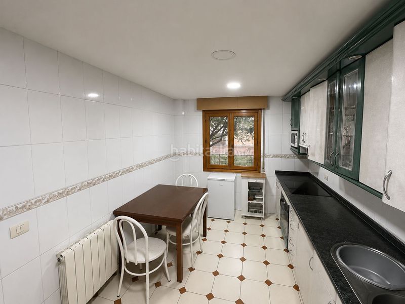 Foto f09e53fb-af69-49db-8400-b1a744d2f5e5. Casa amb xemeneia calefacció aparcament a Villafría - La Ventilla - Castañares Burgos