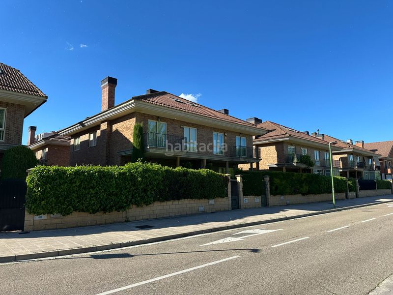 Foto 24e7f21d-5b43-4b08-ba72-01388516ffbd. Casa aparellada amb xemeneia calefacció aparcament a Burgos