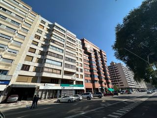 Piso  Avenida reyes católicos