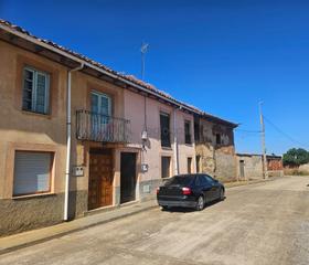 Casa  La iglesia