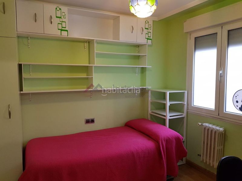 Foto b2c33283-65c7-42b2-8b57-ebe5ed6ed779. Flat with heating parking in San Claudio - La Chantría León