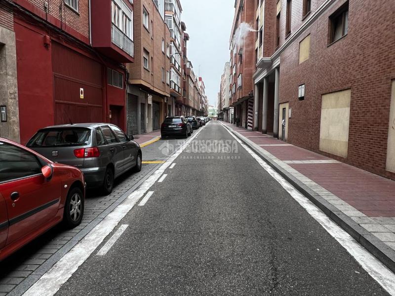 Foto 1ff04ab4-94e3-4116-b904-42cc90efbbf6. Aparcament cotxe a Pajarillos Bajos Valladolid