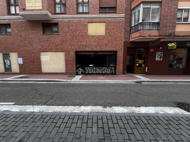 Foto 3ae98ef9-b522-4e66-89c6-c52c2ba72bf2. Aparcament cotxe a Pajarillos Bajos Valladolid