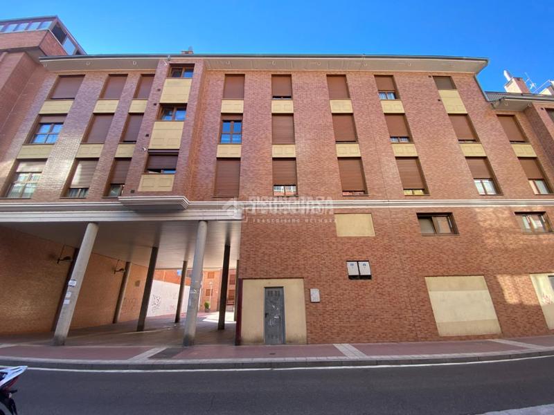 Foto 3fc6a7ea-fe8c-41fa-934d-f1a0dc56fb75. Aparcament cotxe a Pajarillos Bajos Valladolid