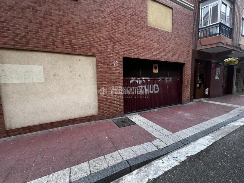 Foto ab3d0125-a13c-4dbd-81b2-6cccee8d999f. Aparcament cotxe a Pajarillos Bajos Valladolid