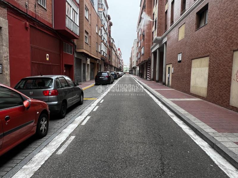 Foto b7e816e0-e7fa-46a4-ae64-2680ee4459f2. Aparcament cotxe a Pajarillos Bajos Valladolid