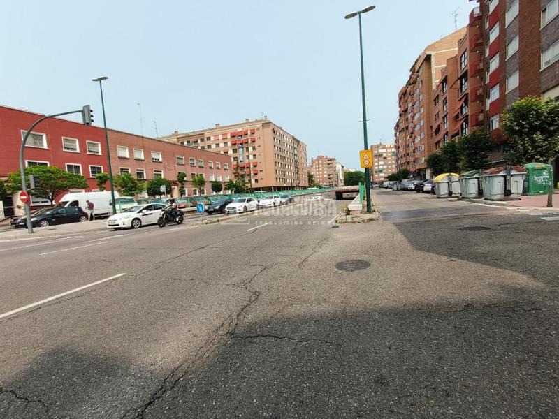 Foto d292b05d-c350-46b8-9d91-df54c4a068da. Aparcament cotxe a Pajarillos Bajos Valladolid