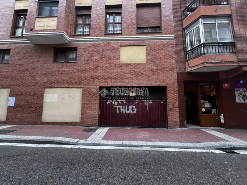 Foto d9437fb2-9152-4ec3-82a4-ce7ca2422052. Aparcament cotxe a Pajarillos Bajos Valladolid