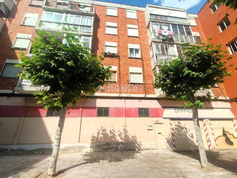 Foto 63bfd2e9-1b7a-49f7-992e-c236df93f47e. Aparcament cotxe a Pajarillos Bajos Valladolid