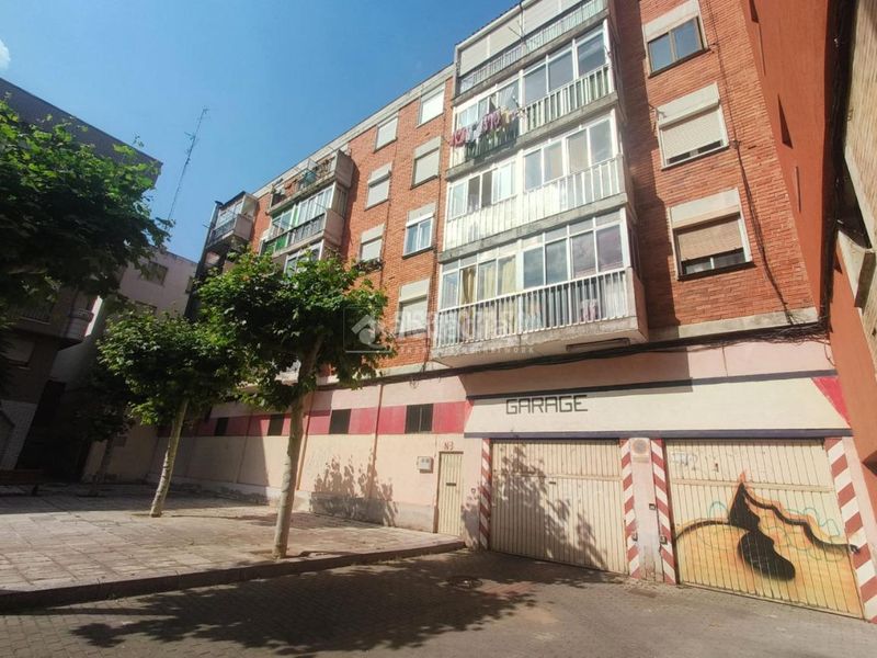 Foto a7e6e415-d52b-4c40-af98-edd3f6e1bce5. Aparcament cotxe a Pajarillos Bajos Valladolid