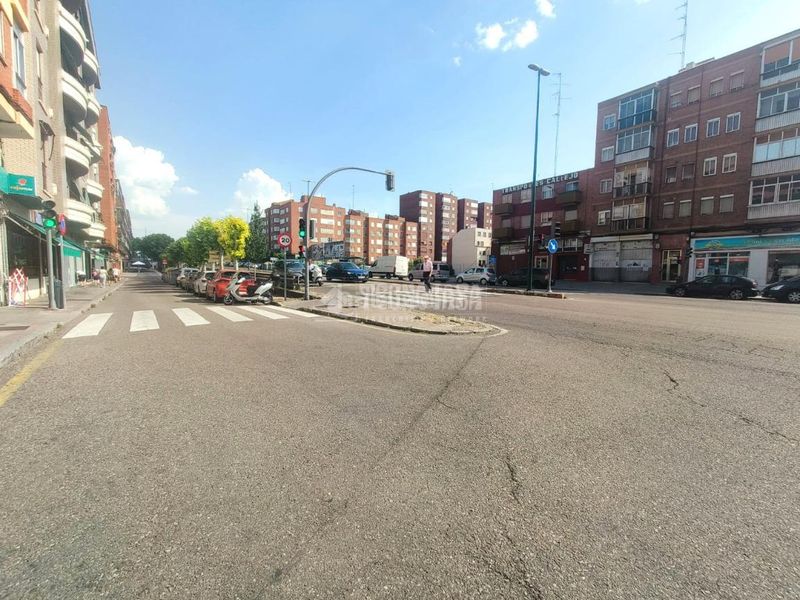 Foto bcdf5ac6-ba53-4d09-9b53-aff9dcdd01f0. Aparcament cotxe a Pajarillos Bajos Valladolid