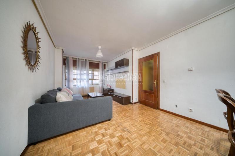 Foto e0e72120-92f6-43b3-a538-0e9c14e3fe46. Pis amb calefacció a Pajarillos Bajos Valladolid