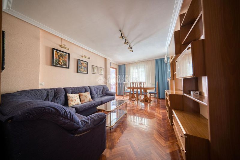 Foto df667834-d63c-4f07-ac35-19953c99c7b7. Pis amb calefacció aparcament a Pajarillos Bajos Valladolid