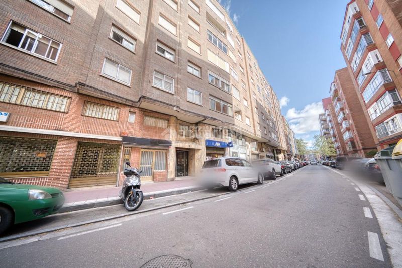 Foto e4a8aeeb-1e7d-4890-b7ff-65abddb2993a. Pis amb calefacció aparcament a Pajarillos Bajos Valladolid