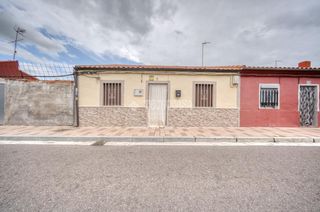 Casa aparellada a Las Flores. Casa en venta en valladolid
