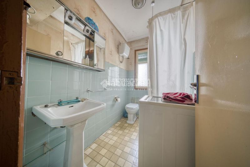 Foto 81d455ab-3db4-4d97-9d77-d0f0180fb78a. Piso  en venta en Pajarillos Bajos Valladolid