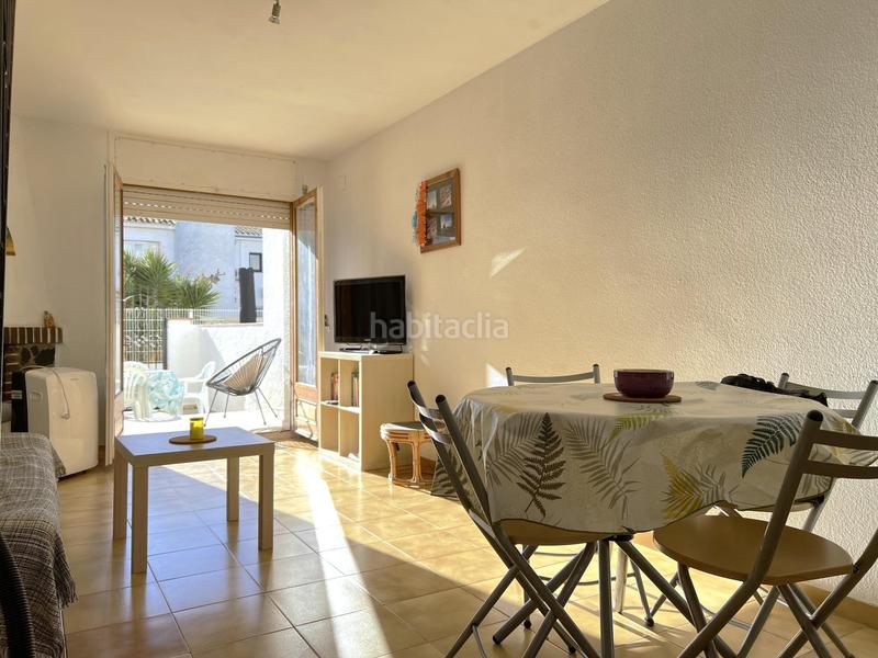 Foto acbbb4cd-902a-4e00-ae23-a4af0fb433a6. Casa adossada a Sant Maurici Empuriabrava