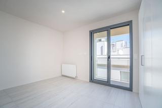 Dúplex a Centre. Dúplex de tres dormitorios con terraza en el centro de figueres.