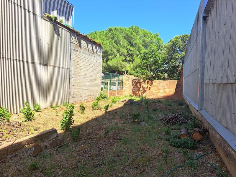 Foto 9772ebc9-f958-4df2-8965-0dca7d01180a. Terreno residencial en Creu de la Mà Figueres