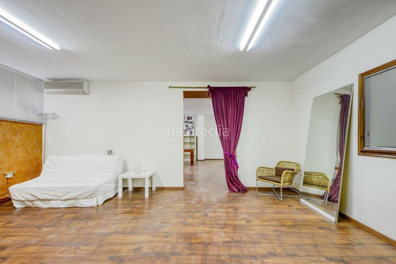 Foto ef3942b6-ad41-4b0a-8153-bcce493cba93. Local comercial a Eixample-Horta Capallera Figueres