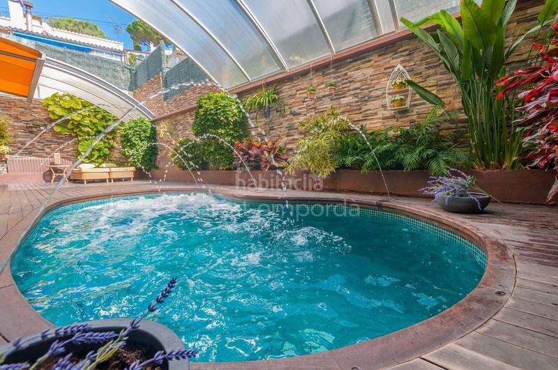 Foto 6436365e-e6a7-4e8a-bbe6-c3a058d92d58. House with parking pool in Centre Roses