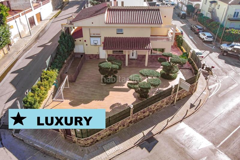 Foto 6f44bdde-8ed2-45ef-aff2-3107484801b6. House with parking pool in Centre Roses