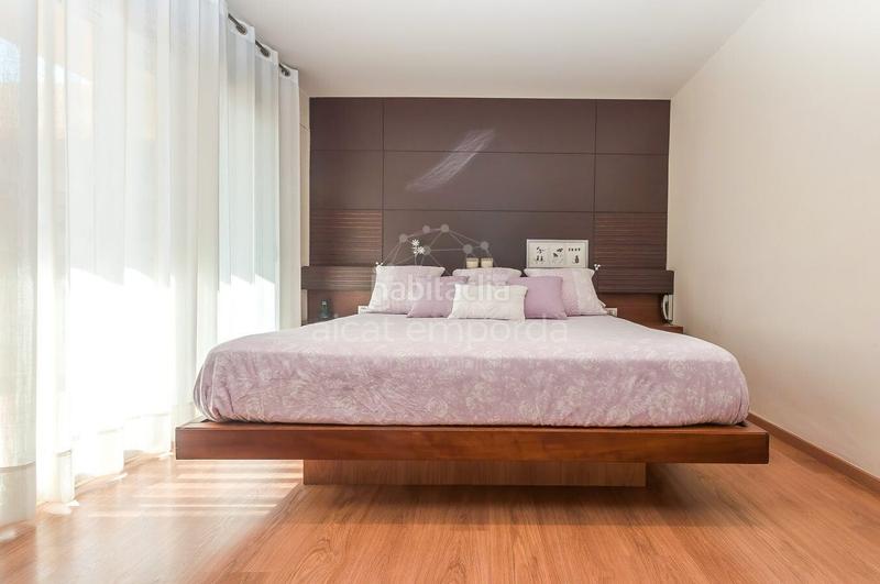 Foto 92b6df51-cfce-4c0a-9598-f7cb7fd22139. House with parking pool in Centre Roses