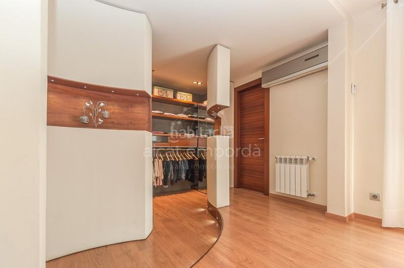 Foto a28cc415-595d-423d-8494-762847ac1fbf. House with parking pool in Centre Roses