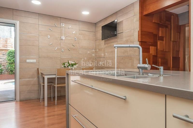 Foto c75f91ef-a83c-4a4c-b02f-673943b21e3b. House with parking pool in Centre Roses