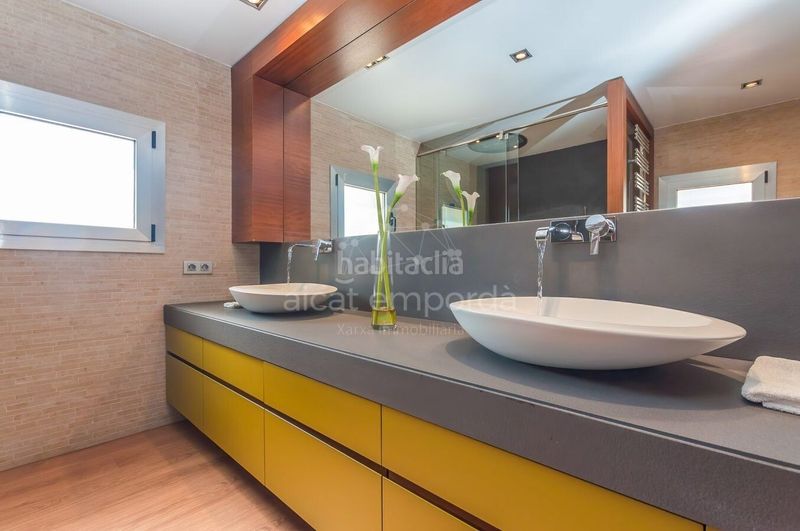 Foto c76b0ea4-41c9-4614-9fd9-8564d13fcb23. Casa amb aparcament piscina a Centre Roses