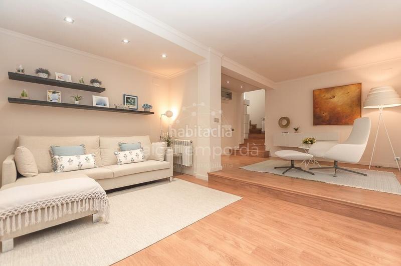 Foto e0e09e9c-6e3e-4edd-816c-c0e35aa1f641. House with parking pool in Centre Roses