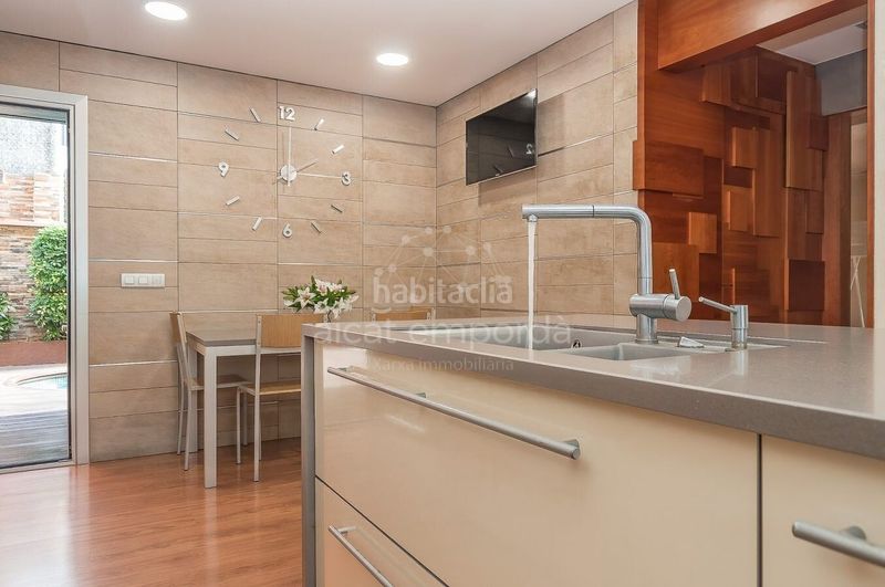 Foto e20a9d5e-6728-41f0-a433-50f96610d5fe. Casa amb aparcament piscina a Centre Roses
