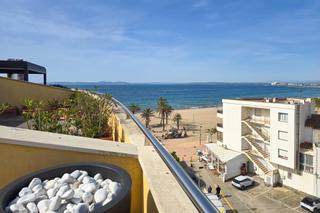 Appartement à Centre. Ático en 1 línea de mar, con solárium, preciosas vistas y licenc