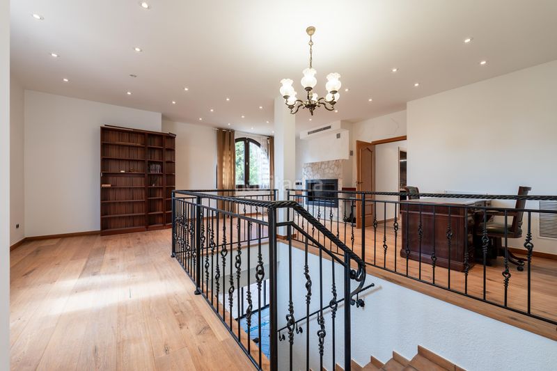 Foto 8b78a593-e4b6-440b-9b24-98b3baf5b79d. Casa amb piscina a Requesens Empuriabrava