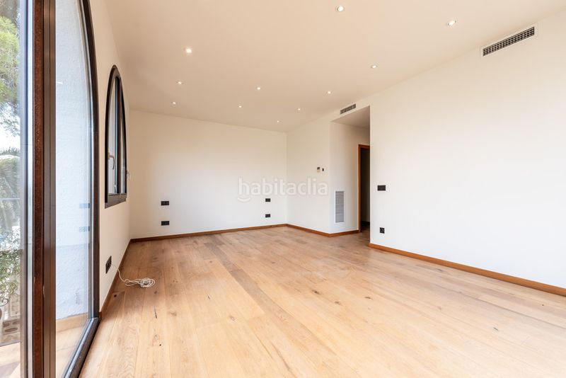 Foto 8ed9d711-de89-43c3-bcd7-f791d45b3427. Casa amb piscina a Requesens Empuriabrava