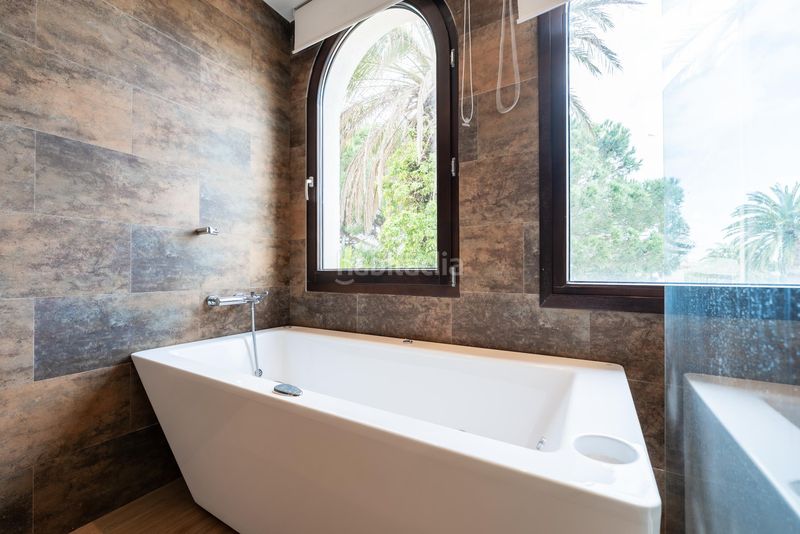 Foto 990935c8-3f88-4ef1-a90d-a40a9f340094. Casa amb piscina a Requesens Empuriabrava