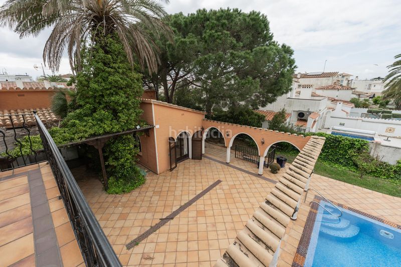 Foto dc815620-5405-4f5e-9011-c34367bbcd2d. Casa amb piscina a Requesens Empuriabrava