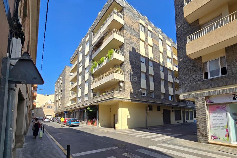 Foto c0a51914-3b2a-4cb4-ab74-d1ebcdc703d2. Aparcament cotxe a Centre Figueres