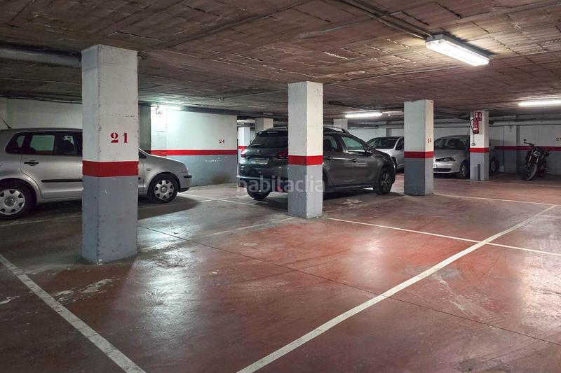 Foto 5d8855f0-2bf9-403c-851f-24b34e49154a. Parking coche en Centre Figueres