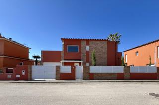 Casa a Sant Pere Pescador. Excelente casa con piscina privada en zona muy tranquila en sant