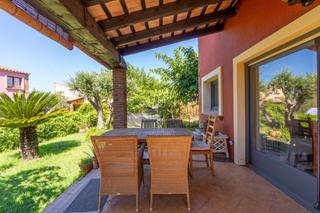Casa a Peralada. Vivienda unifamiliar aislada en golf de peralada con jardín priv