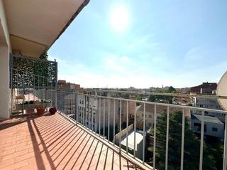 Àtic a Eixample-Horta Capallera. Pisoático con terraza en figueres.